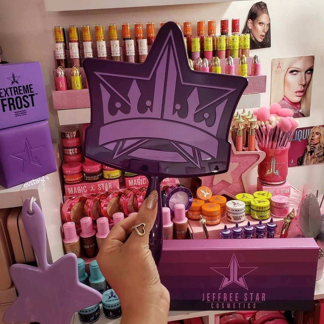 Evita424's tweet photo. Are ya'll ready to feel like royalty??#BloodLust Collection coming tomorrow 2/21/20 at 10AM PST @JeffreeStar https://t.co/GQ7Ra46wM9