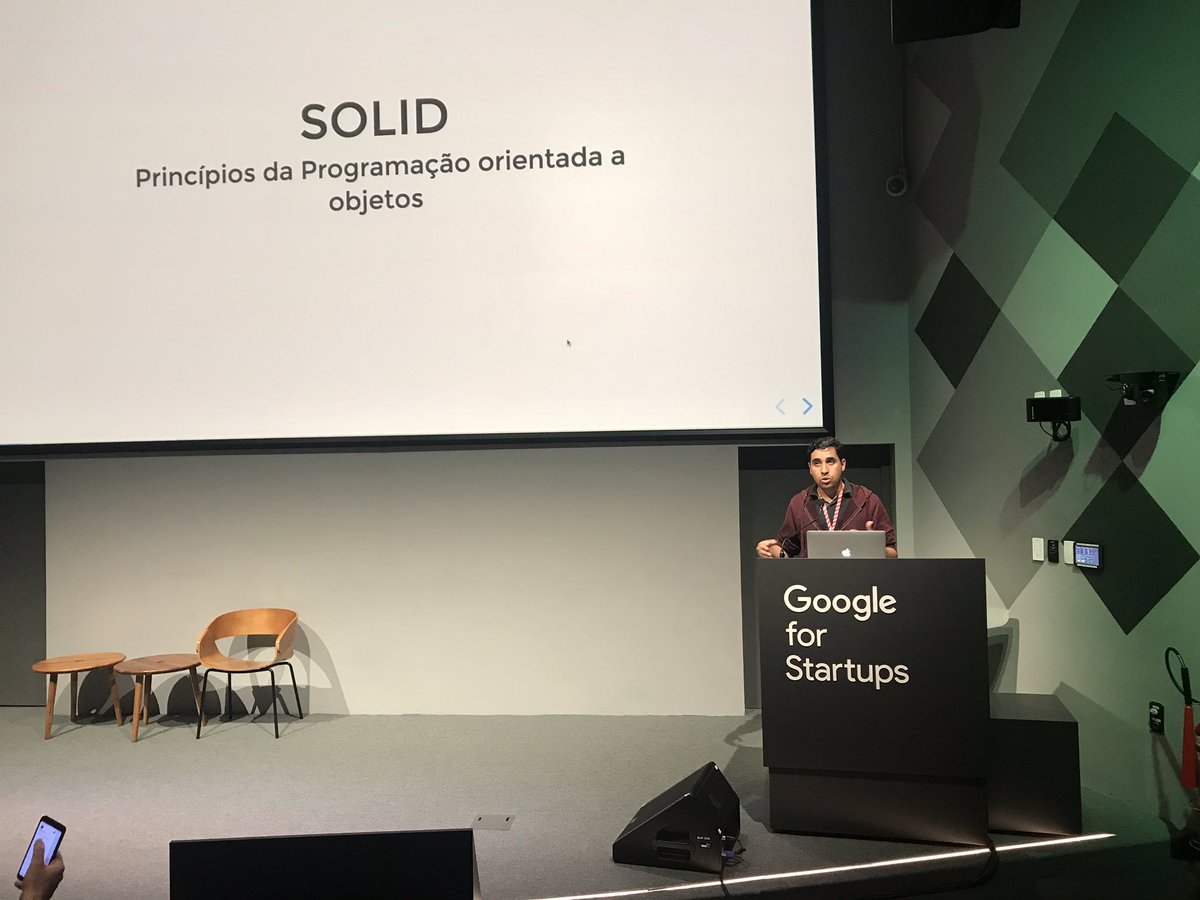 willianfrancas's tweet photo. Rolando agora #meetup no campus @google | vai rolar sorteio do livro da @loiane ✌🏼🙌🏼 #angularsp https://t.co/yOuaRJK6EY