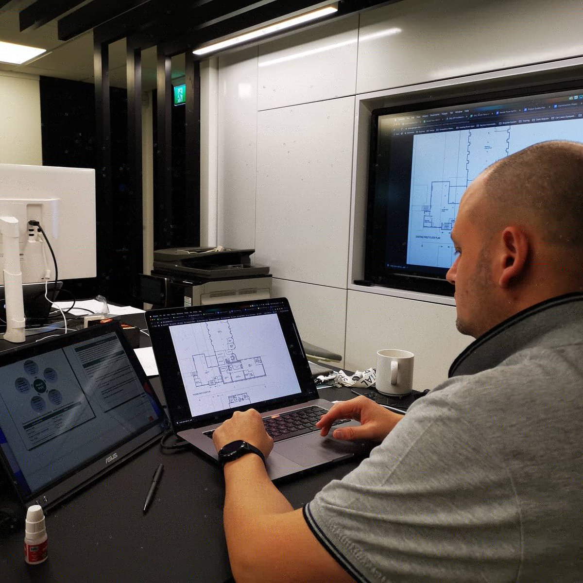 spatial_oe's tweet image. The War Room @ 22:22 on the 20/02/2020: 

Leading by example, the Directors are hard at work pulling an important all nighter to turn around a multimillion pound scheme in time for a client.

#Dedication #Beyondfitout #Spatial #bigjob #fushu