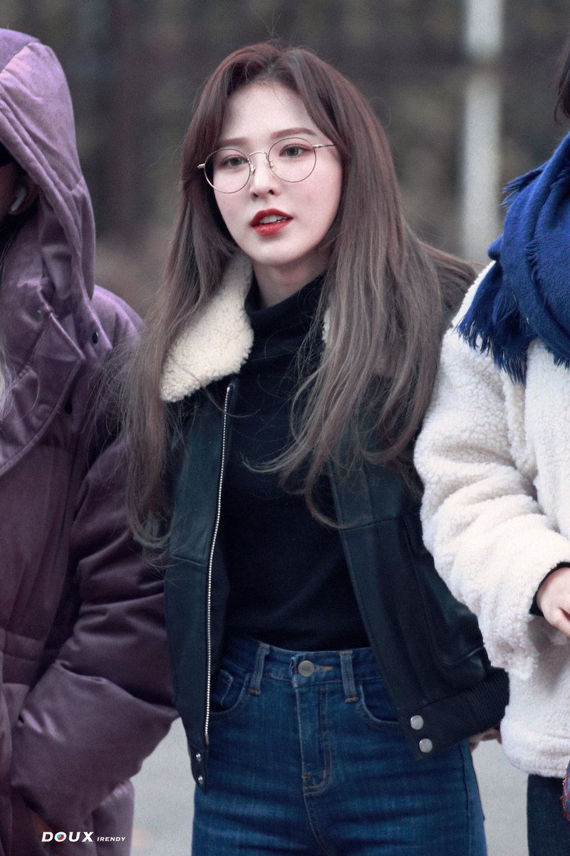 and to add on to an already extensive list let me just put in how fucking pretty wendy is.  wtf right? shes all of that plus shes so gorgeous. damn.