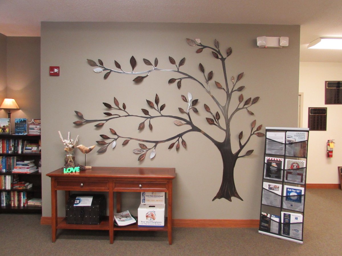 Bocoseniors's tweet image. From little seeds grow mighty trees...
BCSSI is proud to have a new addition in the Lebanon lobby. The Legacy Tree was unveiled yesterday.  Created by artist Craig Voight Concepts pictured w/BCSS Foundation Board Member &amp;amp; friend Paul Mohler.  #LeafaLegacy #LegacyTree