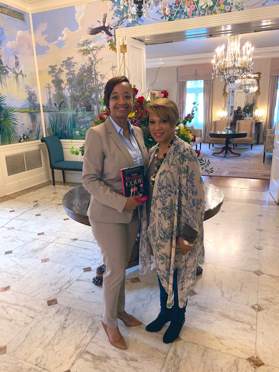 TheWomanCodePB's tweet photo. We ❤️ these photos of @IAmSophiaNelson presenting #thewomancodebook & our new line of wine @TararaWinery to the First Lady of Louisuana @LouisianaGov
and the first AA woman to be commander of the State Trooper protective services of Louisiana Treone Larvidain. https://t.co/35Dbro0ETK