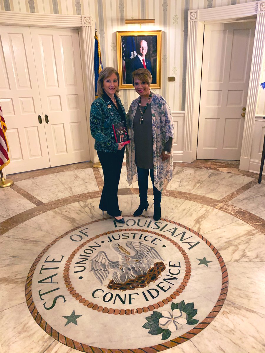 TheWomanCodePB's tweet photo. We ❤️ these photos of @IAmSophiaNelson presenting #thewomancodebook & our new line of wine @TararaWinery to the First Lady of Louisuana @LouisianaGov
and the first AA woman to be commander of the State Trooper protective services of Louisiana Treone Larvidain. https://t.co/35Dbro0ETK