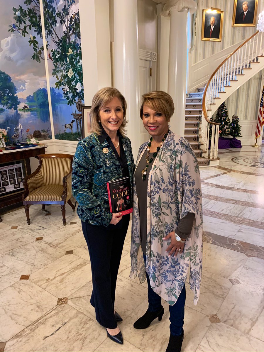 TheWomanCodePB's tweet photo. We ❤️ these photos of @IAmSophiaNelson presenting #thewomancodebook & our new line of wine @TararaWinery to the First Lady of Louisuana @LouisianaGov
and the first AA woman to be commander of the State Trooper protective services of Louisiana Treone Larvidain. https://t.co/35Dbro0ETK