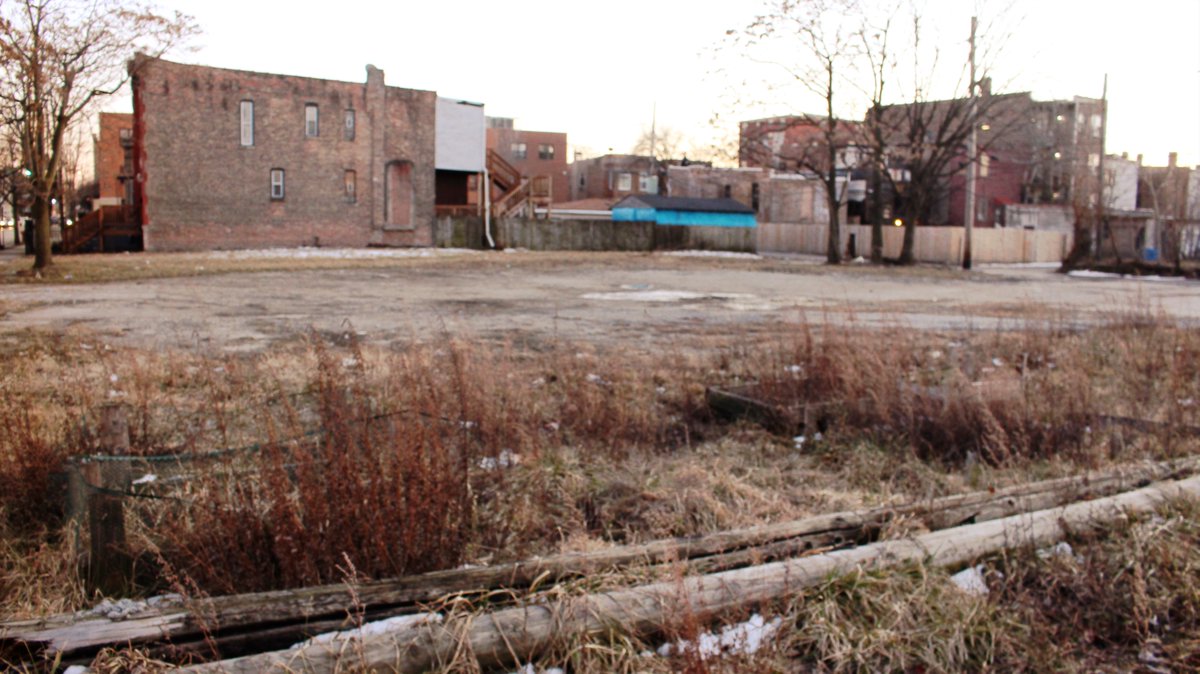 _freespiritlabs's tweet photo. We need healthier food places to lower down the rate of obesity. Its too many vacant lots, we need more homes for the homeless. We need to stop endangering the air and the environment with pollution.#Youth #FreeSpiritMedia #Journalism #CommunityBuilding #FSMWest #Change #Level2 https://t.co/QOHljImHw6