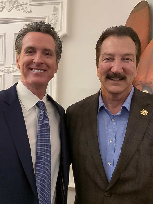 _AlanBarcelona's tweet photo. A pleasure visiting with Governor Gavin Newsom and  at the Governor's mansion yesterday! https://t.co/7xXiAieSWc