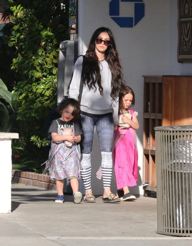 tayonselena's tweet photo. megan fox criando a sus hijos sin imponerle roles de género es todo lo que está BIEN y creo que todos deberíamos en un futuro ser como ella https://t.co/OloH544x38