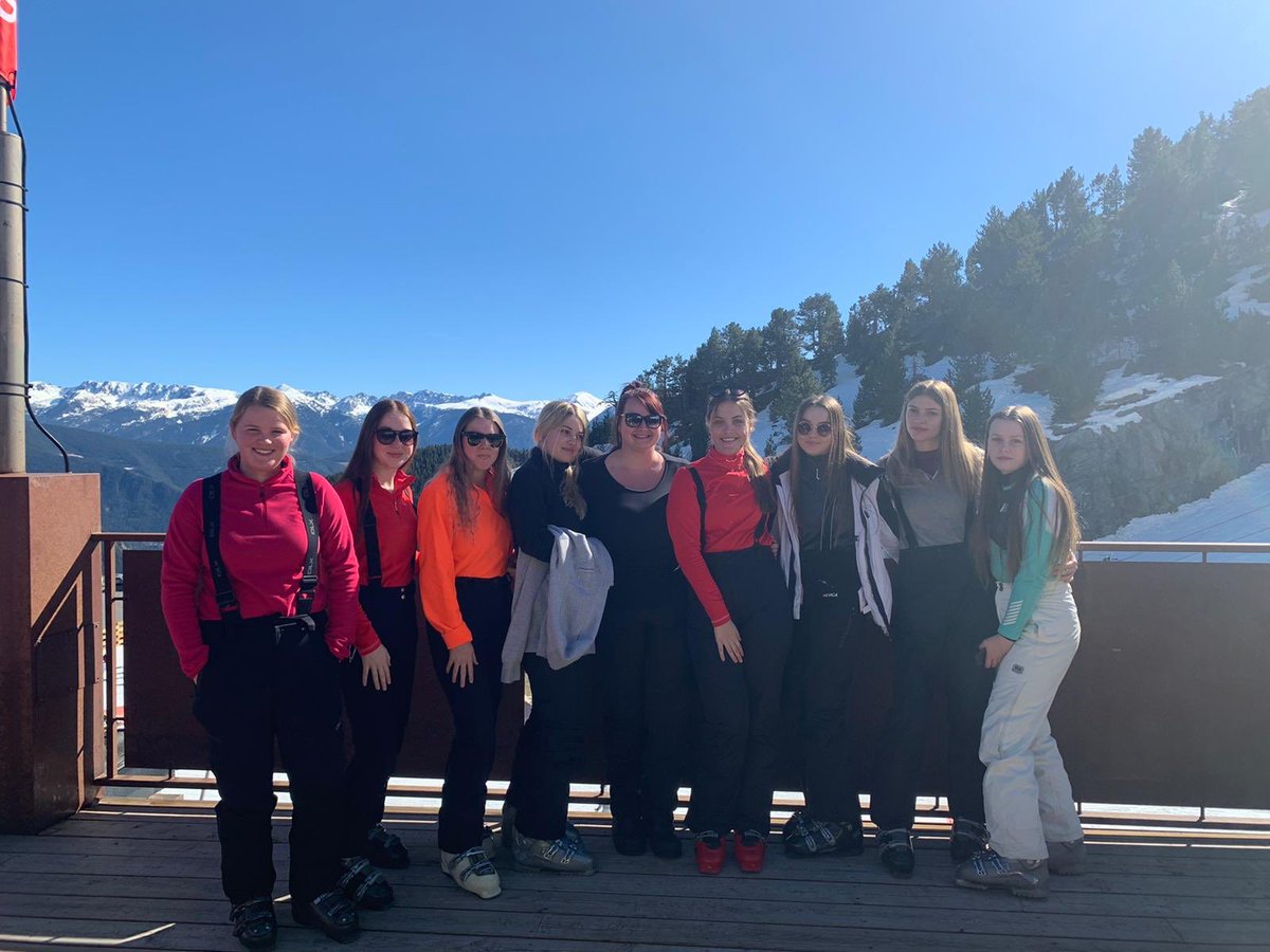 Mr_JWN's tweet photo. #HUMski update continued part 3; staff travel groups enjoying the Andorran weather and scenery 🇦🇩🏂🎿🏔⛷ https://t.co/BaLRJKwlhH