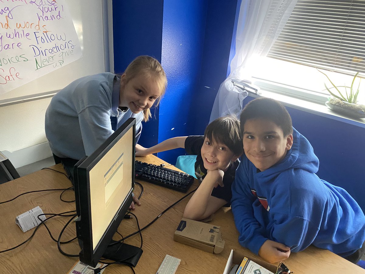 SaturnVSTEAM's tweet photo. Success! Our coding club has created their own computer with a #raspberrypi. Now to upload all the games we made on #scratch. This is #wheregreatmindssoar @HaysSTEAM @pflugerfalcons https://t.co/IJyfd34BOw