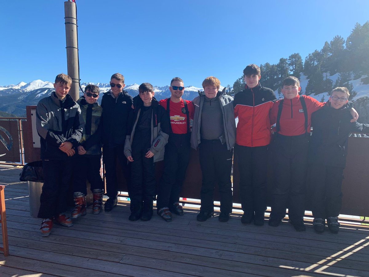 Mr_JWN's tweet photo. #HUMski update continued part 2; staff travel groups enjoying the Andorran weather and scenery 🇦🇩🏂🎿🏔⛷ https://t.co/ls4EUTj7iG