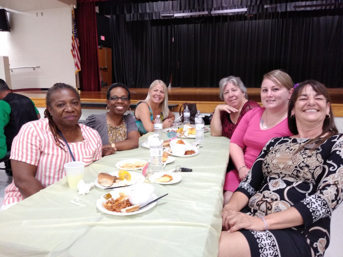 Celebrating our SMS Cafe at Bosses night. GREAT company 👍😀 <a href="/volusiaschools/">Volusia County Schools</a> <a href="/Smsvcs1/">Southwestern Middle School</a> <a href="/inspiredAP/">Jacquese Copeland</a>