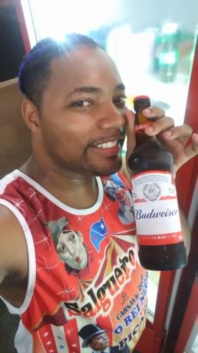 AraujoDeRuan's tweet photo. Desde do dia 31/12/2019 eu não te encontrava,não te beijava,não sentia o seu amor,seu sabor,sua emoção. E hoje me transbordo em 550 mls de muitoooo sentimento e compreensão porque Bud é vida! #BudLove #BudAgro #BudCarnavrau #BudTudo #ChegaDeHashtagDeBud https://t.co/E6eNYT6oIb