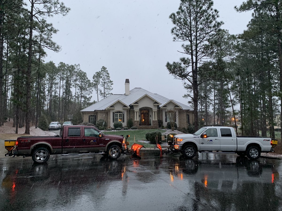 MastersPropInc's tweet image. Bring on the snow!!! The Masters Properties fleet is ready to go this evening. Shoot us a DM if you need your business cleared and salted before tomorrow morning! ❄️☃️❄️☃️