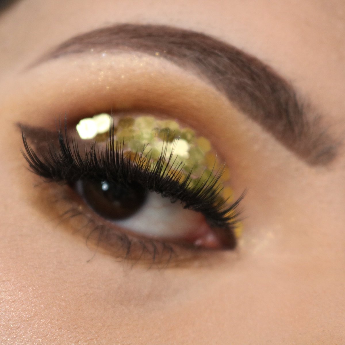 c_mulguru's tweet photo. I feel like i am the only person who wear extreme glam IRL and soft pro glam in Instagram 😂😂 #makeup #motd #mua https://t.co/7iDz8RxO5u
