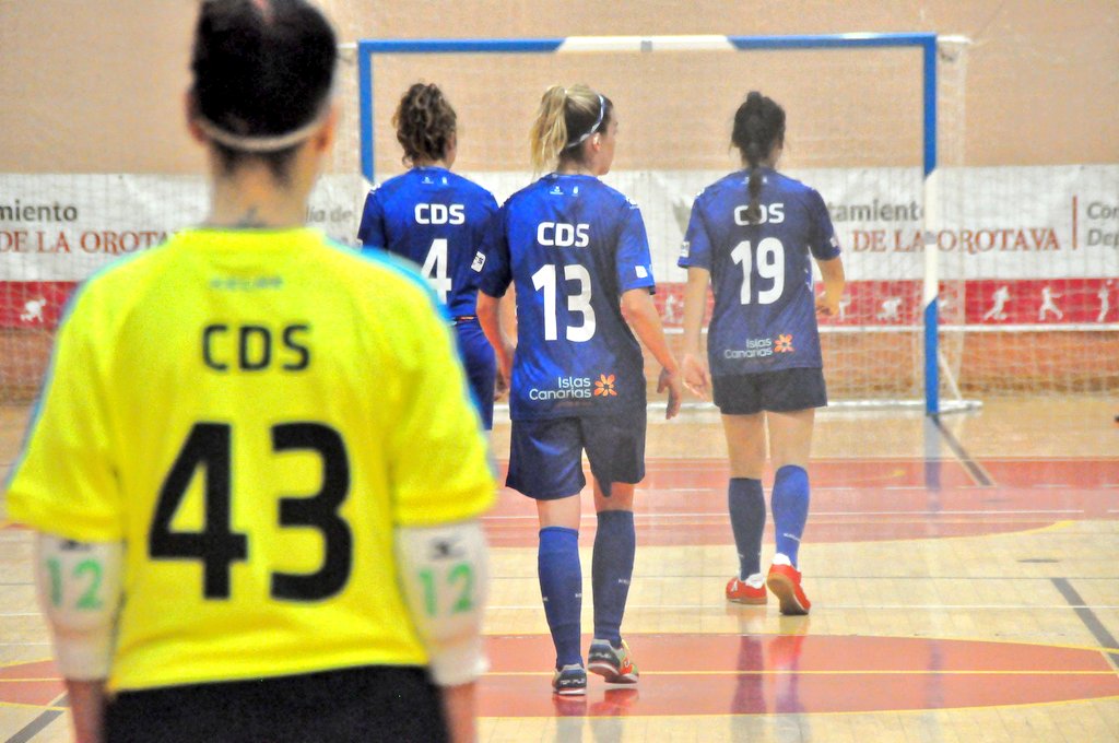 CDSalesianosCDS's tweet photo. ⌛ Final del Partido en Fasnia
🏆 #1TerritorialTnf #Femenino
🔵 #LaZarzaFS (0-9) @CDSalesianosCDS
👉 #VamosCDSTenerife #S23NextLevel #SiempreSeré #20aniversario https://t.co/w0oa9rZj0n
