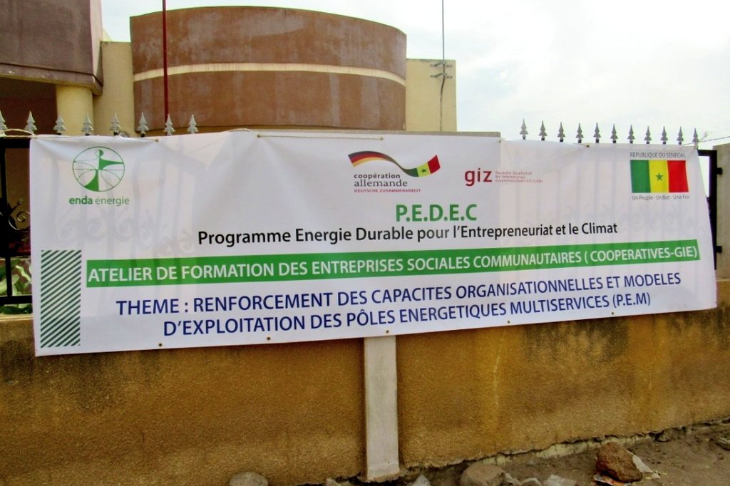 endaenergylinks's tweet photo. #EndaEnergie #PEDEC 
Atelier de renforcement des capacité organisationnelles et des modèles d'exploitation des pôles énergétiques multiservises (PEM), destiné aux entreprises sociales communautaires (coopératives, GIE...). 
➡️Zone de PAMENE
➡️Commune de TASSETTE
➡️#GIZ https://t.co/NIyWTMZOcM