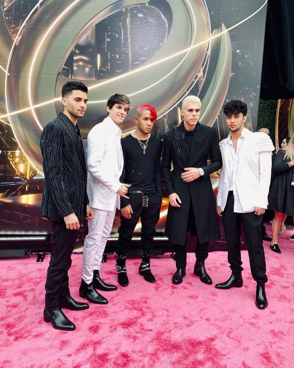 Bibi2420's tweet photo. Que hombres!!! Sera normal verlos y quererlos secuestrar ??? #CNCOPLN #CNCO #Pegao @CNCOmusic @CncoMedellinOfc  @SonyMusicCol https://t.co/LUeLtOi8Qc