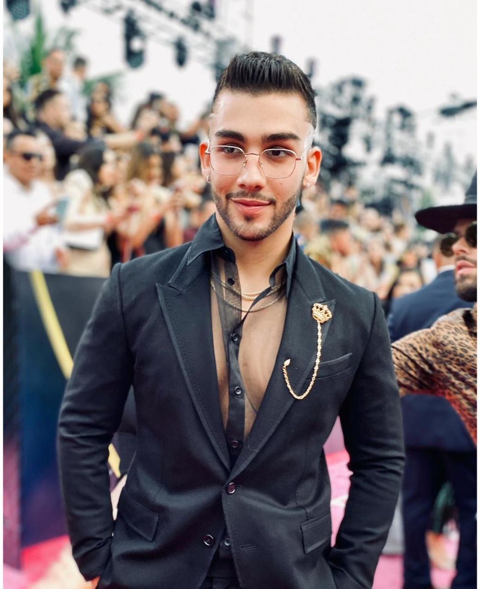Bibi2420's tweet photo. Digan ustedes lo primero q se les viene a la cabeza viendo esta belleza!!! #CNCOPLN #CNCO #Pegao @CNCOmusic @CncoMedellinOfc  @SonyMusicCol https://t.co/4l5gd7NHu6