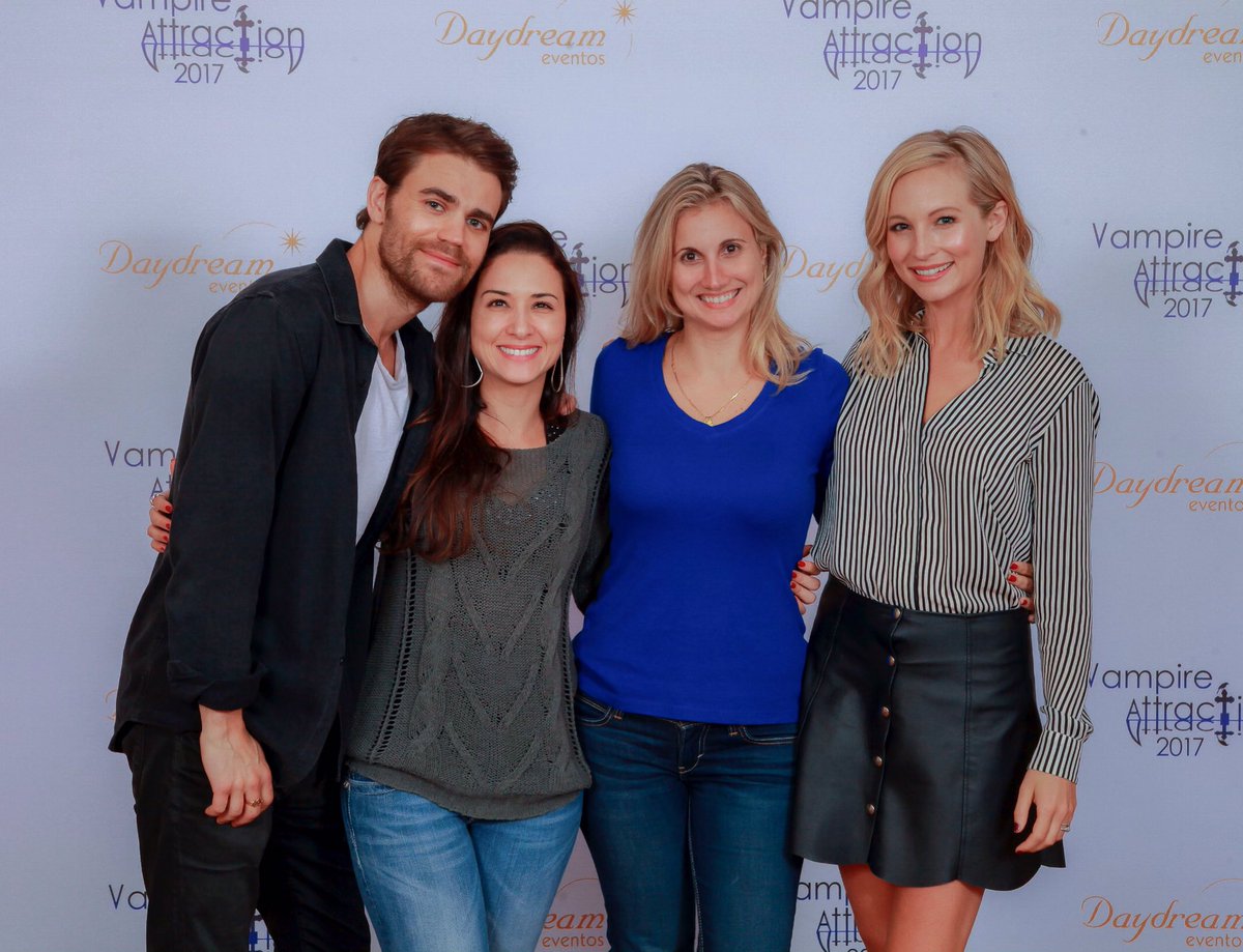 #tbt #VampireAttraction2017 
A quarta (e última snif) VA no Brasil❣️
Saudade dos eventos lindos que fazíamos ☺️ 
Daydream para sempre no meu coração ❤️ #tvd 
instagram.com/p/B8zlWfdpMa6/