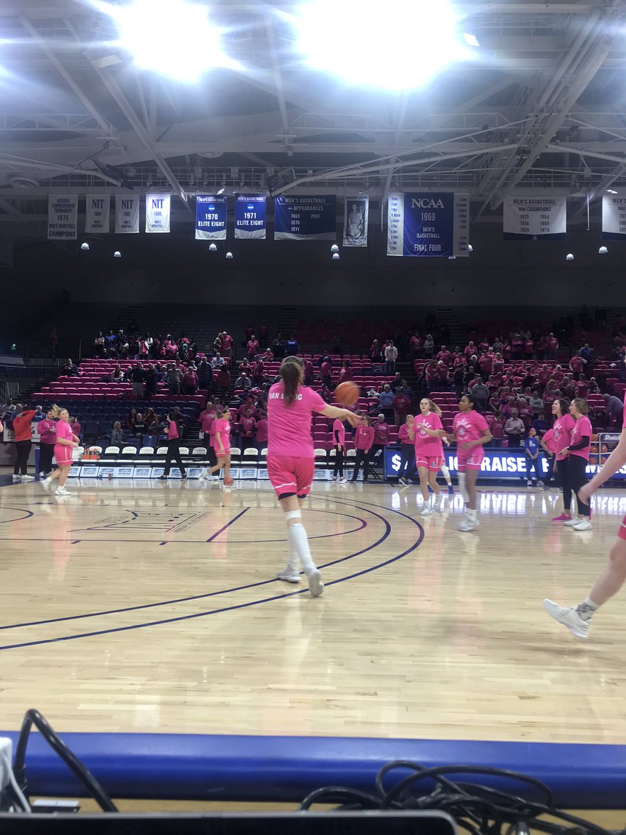 Lots of pink here for the Pink Game in the Knapp Center. Tune in now to hear <a href="/DrakeWBB/">Drake Women's Hoops</a> take on <a href="/BradleyWBB/">Bradley WBB</a> in a huge @ValleyHoops match up. cast4.citrus3.com:2199/start/thedogat…