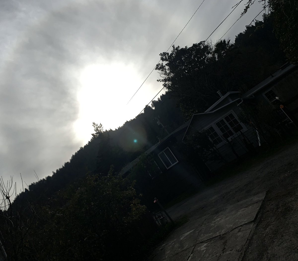 lulabelldesign1's tweet image. Because a every sunset should look like this: #FakeSky #ArtificialClouds #ChemSky #Geoengineering