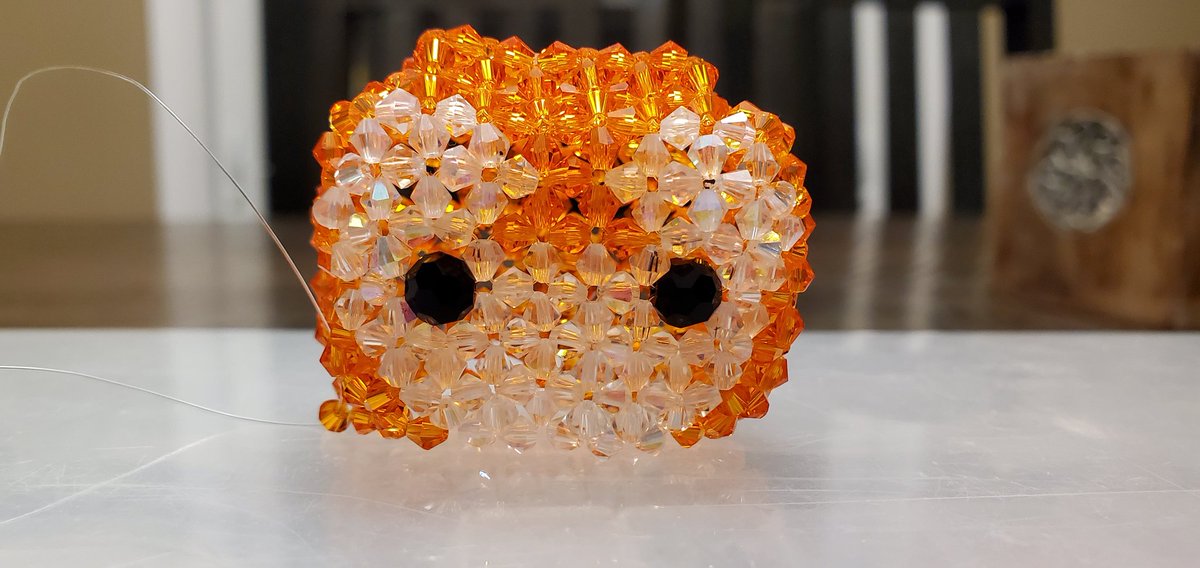 SeasonsBeadings's tweet photo. Done this section :) Now onto making the body.
#3dbeading #beadweaving #beadproject #fox #crystalbead #biconebead #seasonsbeadings https://t.co/EdFkWJq3KK