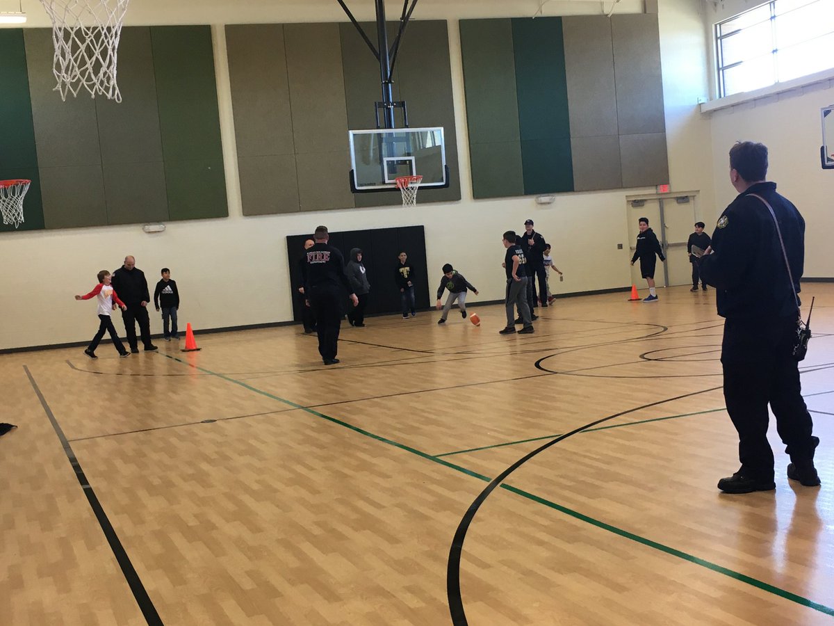 Starting this week, 30+ 4th &amp; 5th grade boys are meeting their new mentors from the <a href="/KCKFDPIO/">KCK Fire Department</a> What an awesome partnership! Thanks to <a href="/laur_aiello/">Lauren Aiello</a> and Miss G for putting this on for <a href="/OakGrove_202/">Oak Grove Elementary</a> #Turner202Strong