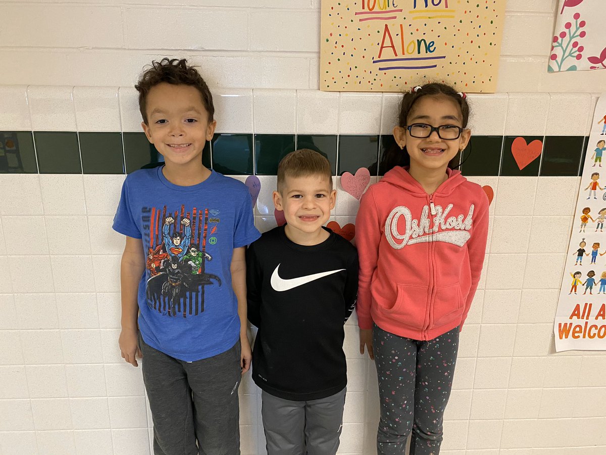TylerTomcats's tweet photo. These students were caught being kind today! Happy Random Acts of Kindness week! #TYESTomcats #RandomActsofKindnessWeek https://t.co/bbRkStokya