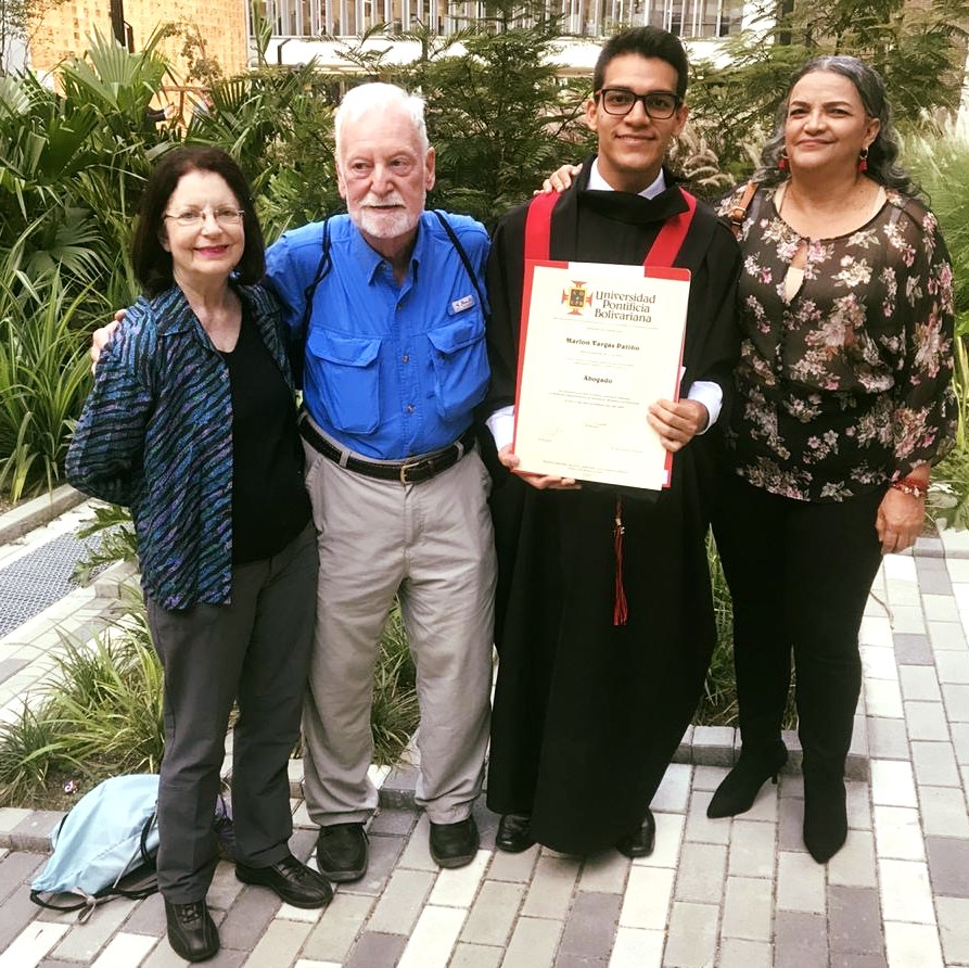 fundaorth's tweet photo. #Felicitaciones Marlon! Nuestro primer #abogado #becario de la Fundacion! #fluentinEnglish escribiendo su 2do libro y ya ejerciendo como abogado @upbcolombia #Medellin https://t.co/PcPbZ954zS
