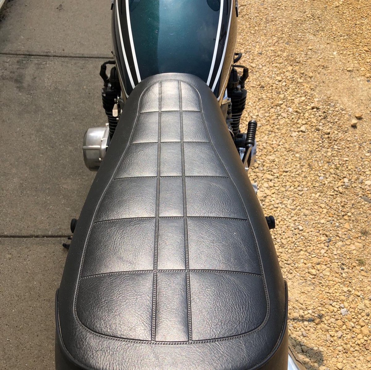 UsMotorcycle's tweet photo. 1975年式Z1のご紹介です！���ルレストア車両です！重低音の響き渡るヴァンス管が付いています！こちらは特にお値打ち価格で販売致します！フォロー、メッセージお気軽にお願い致します！業販承ります！
#カワサキ #絶版車 #Z1 #旧車 #旧車販売 #個人売買 #個人輸入 https://t.co/SNFGokQnAy