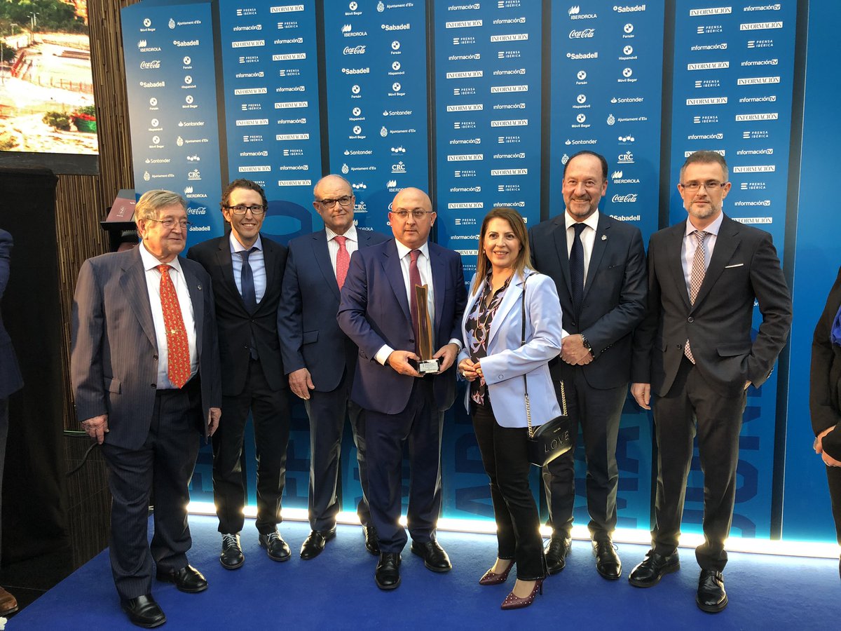 TMGrupoInmo's tweet image. Termina la gala Importantes. Muchas gracias por nuestro premio, dedicado a todo el equipo humano de @TMGrupoInmo. Enhorabuena a todos los premiados.