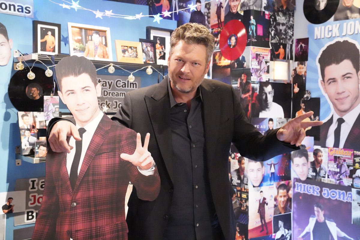 Calling all @NickJonas fans... show us your biggest @JonasBrothers fan moment. 🤩

We'll start.