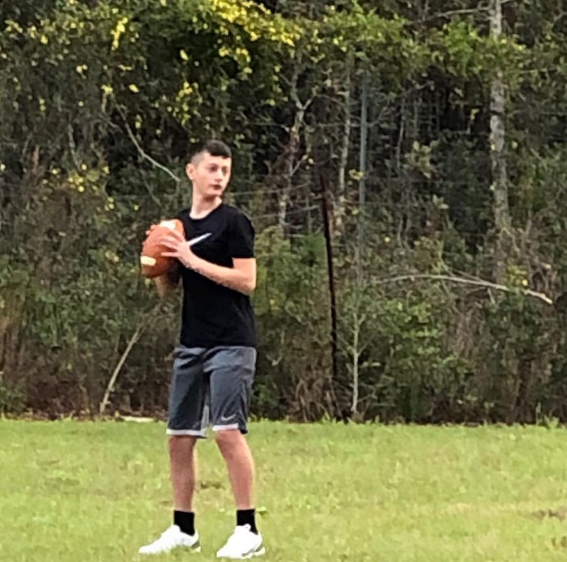 MarcoIIIQB's tweet image. A little pre-practice outside with Coach Walker before going onto the field #QB #KeyQB #Quarterbacks #QB2025 #Football #Florida #Fun #NotWinterHere #DuvalCounty #DUUUVAL #Jaguars #Sports #KeyPlayer #Practice #Grind