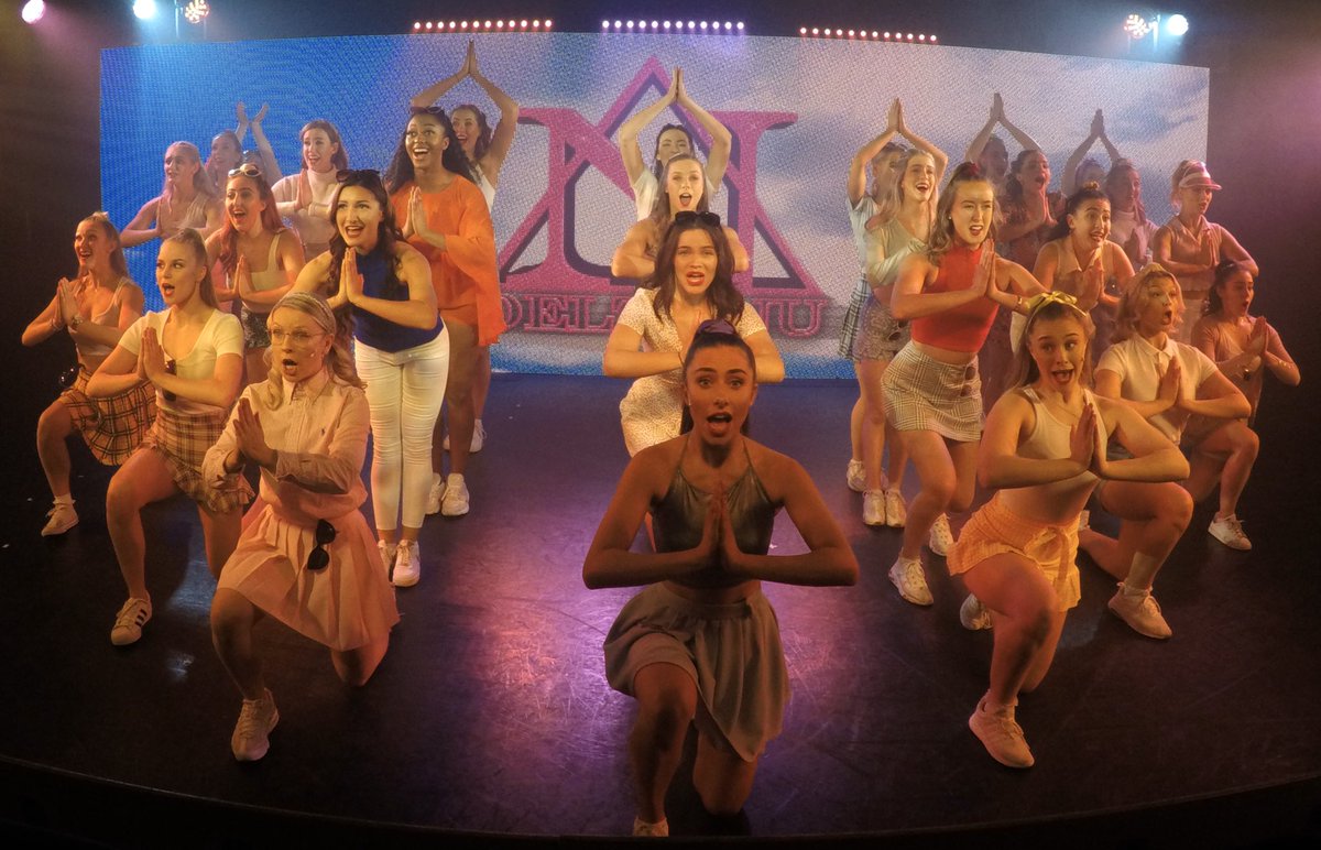 JonMSimpson's tweet photo. Lights up on Legally Blonde @SLPCollege tonight #teamlegally #legallyblondeatslp https://t.co/zxCIPdBYAK
