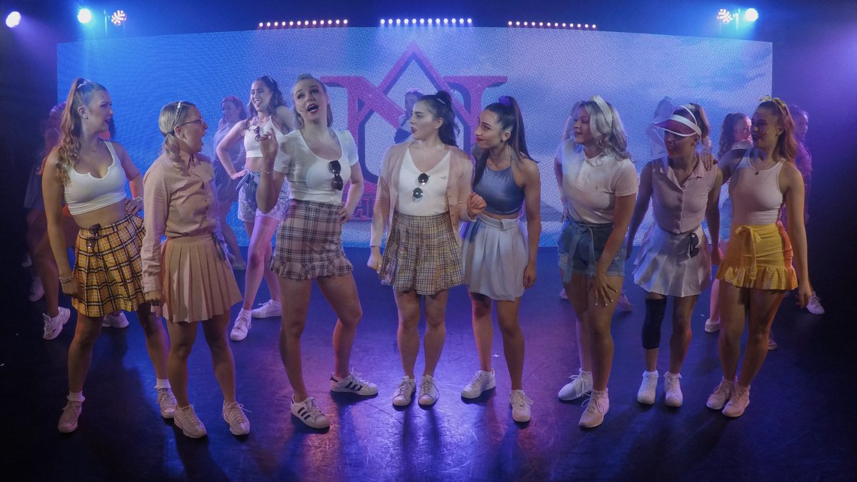 JonMSimpson's tweet photo. Lights up on Legally Blonde @SLPCollege tonight #teamlegally #legallyblondeatslp https://t.co/zxCIPdBYAK