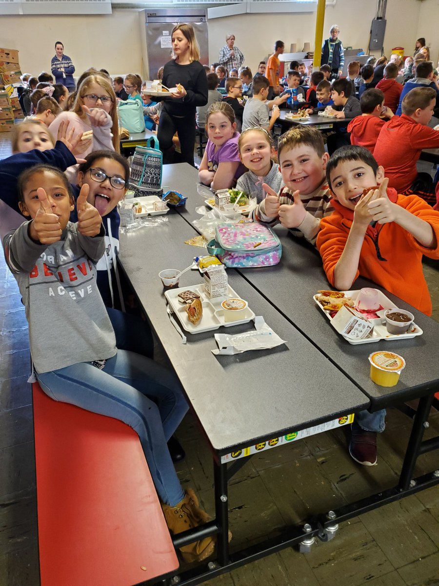 Lunchtime at CBE! Loved another #NYThursday meal and all these smiling faces. 😊 @CVCSDWarriors