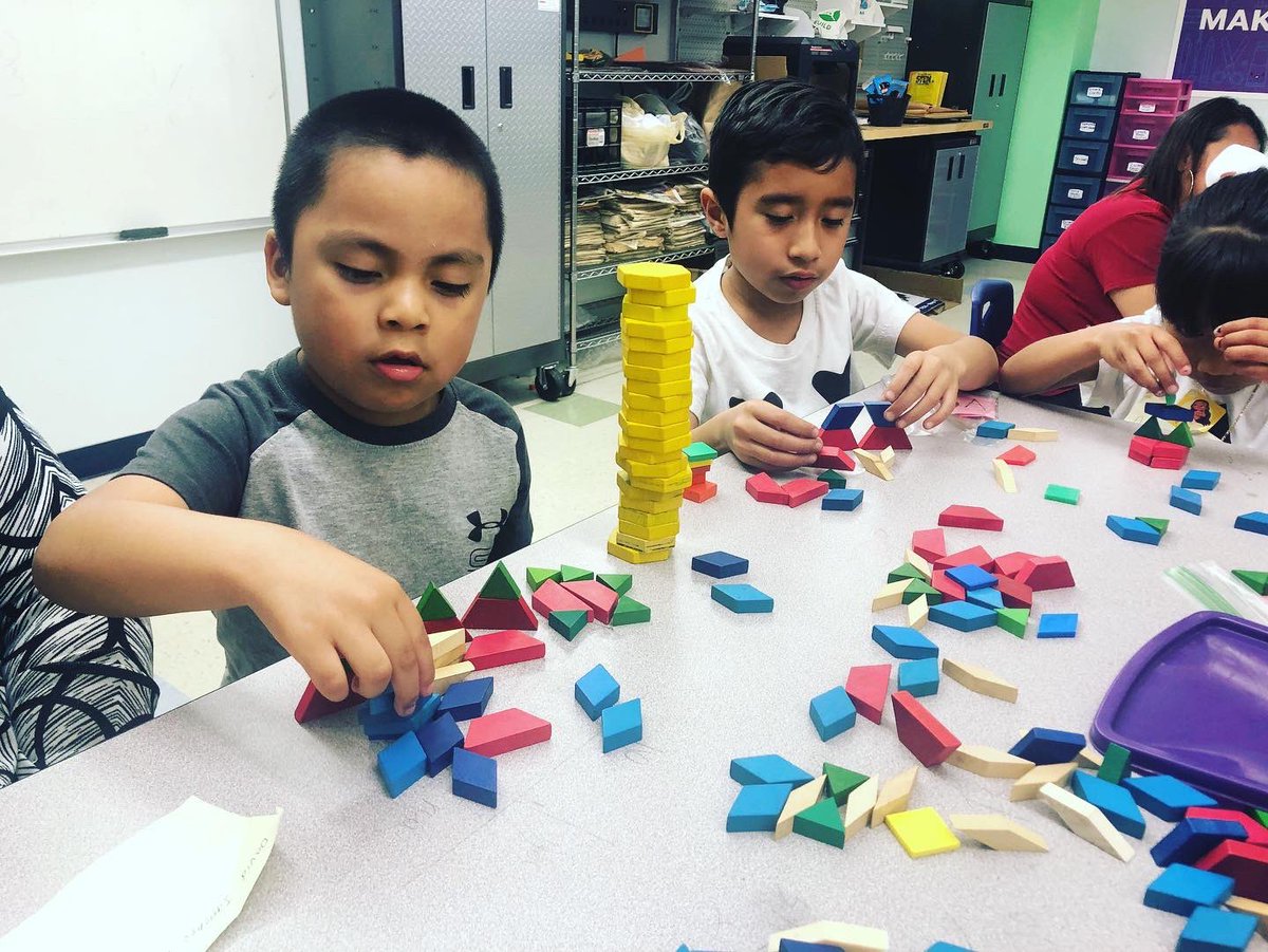 GLDDbacks's tweet photo. Future GLD Diamondbacks exploring  all that the GLD has to offer tonight at Kindergarten Round Up! #gradeleveloftheweek #WelcomeFutureDbacks https://t.co/3MHYW3eJ2Y