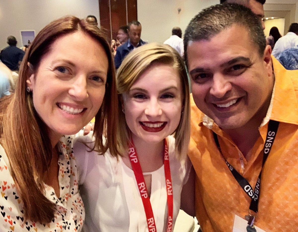 kriscanmanifest's tweet photo. Thank You Danielle & Omar for being so incredibly genuine and down to earth. Thank you for recognizing Michael & I, saying hello, and sharing your kind words. It may have seemed small & seemingly insignificant the time you spent talking with us but it mattered BIG TIME‼️ #100KRUN https://t.co/BoboUx3SfW