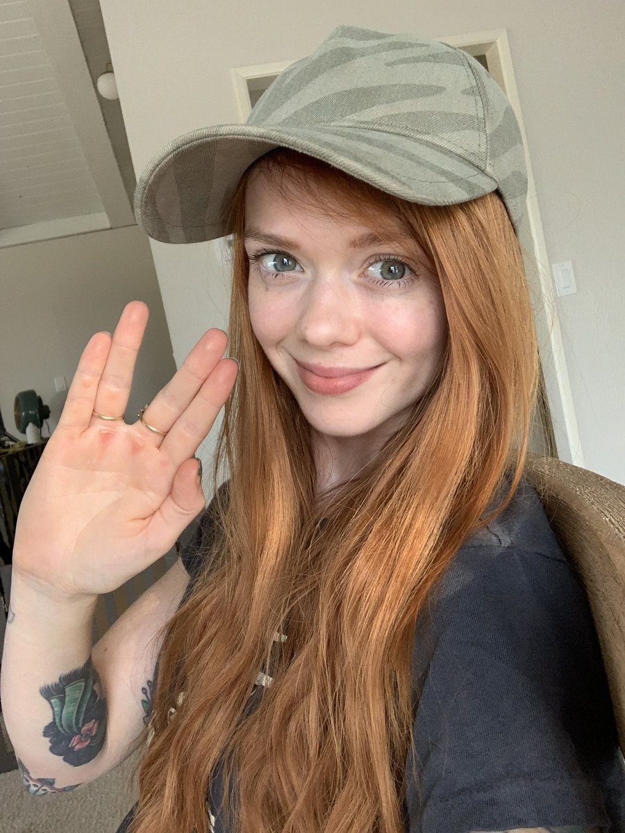 Generally fresh faced, wee bit sweaty/rosey cheeked, mum hat on. 🖖🏻