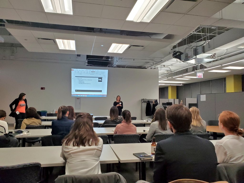 rebeccaschmidtm's tweet image. Great presentation from Ellen Ryan from TSG on her tips for delivering a successful tech project hosted by @WWCodeChicago 💫
