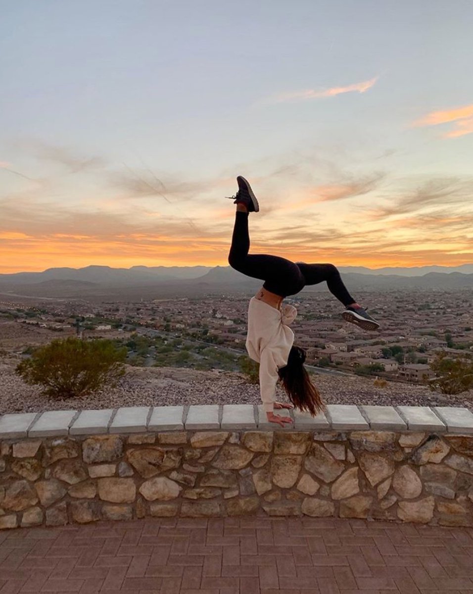 MountainsEdgeLV's tweet photo. Happy Thursday! (corrielothrop – Instagram) #MountainsEdgeLV #LasVegasSunsets https://t.co/F2oSqXsXL0