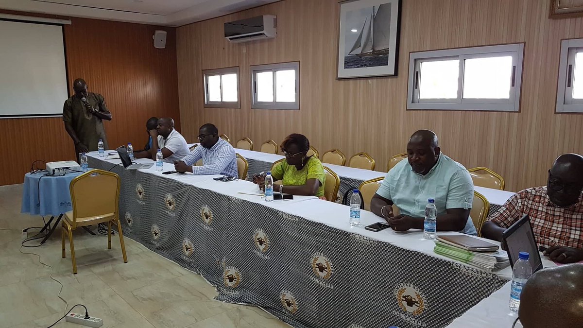 DRTUO's tweet photo. Le mot de bienvenue du président de l’union nationale des pharmaciens privés #UNPPCI section #Korhogo Dr Diabate à la délégation du Conseil National de l’Ordre des Pharmaciens #CNOP conduite par son président national Dr Arouna Diarra https://t.co/B7ngDGfY2V