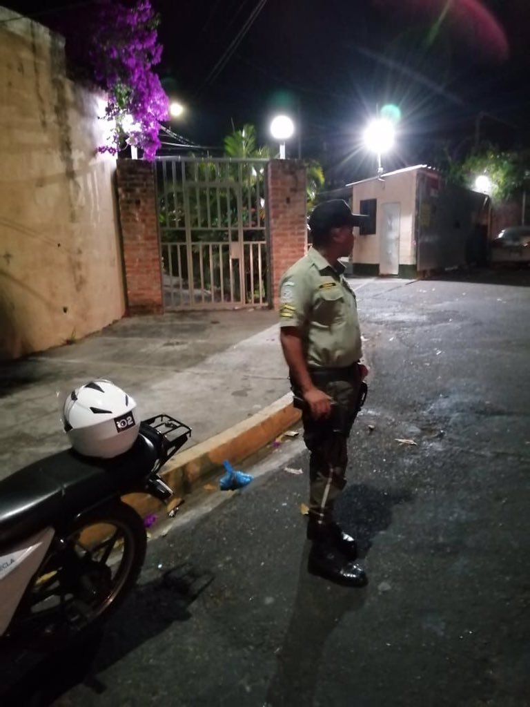 CAMdeSantaTecla's tweet photo. Patrullajes nocturnos en Distrito 2, Hacienda San José calle Mazarelo, Av. San Patricio y Calle San José #SantaTecla #EscudoTecla #SumamosProgreso https://t.co/Fkr19K1ooM