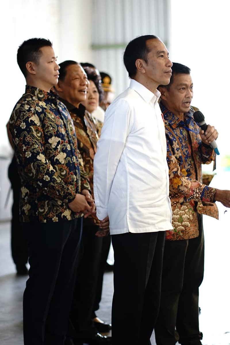 RAPP_Official's tweet photo. Selamat datang Presiden @Jokowi di Pabrik rayon-viscose yang terintegrasi pertama di Asia. Beliau meresmikan pabrik PT Asia Pacific Rayon yang berlokasi di Riau Kompleks, Pangkalan Kerinci, Riau #everythingindonesia #iloveviscose https://t.co/h7DJJgFcXG