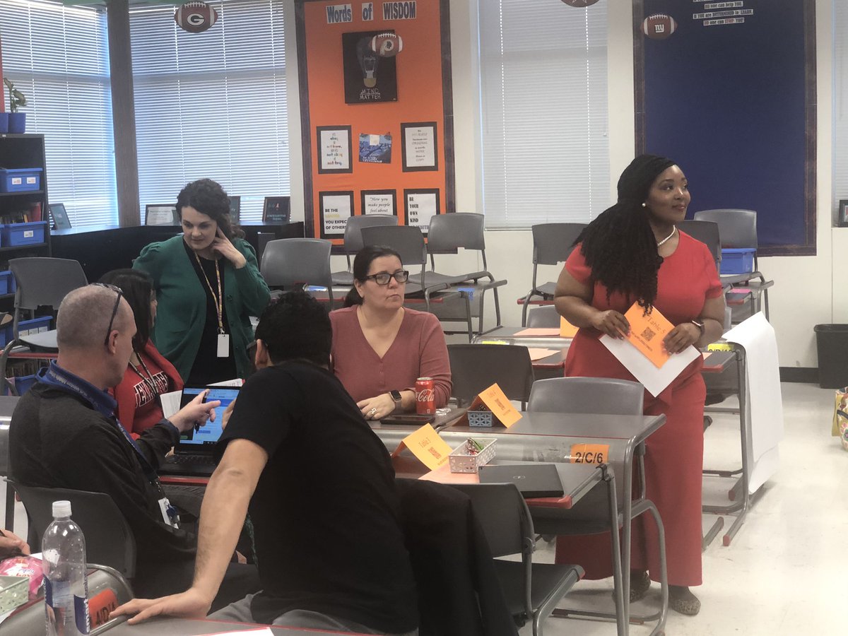 Educ8torHicks's tweet photo. Southwest/Northeast MIDDLE SCHOOL SWAG was a success! Teachers walked away tonight with best practices! #swnetworknews
@MRamirezDISD @surray @LEAD_DallasISD @dallasschools https://t.co/u0LqxQ15sE