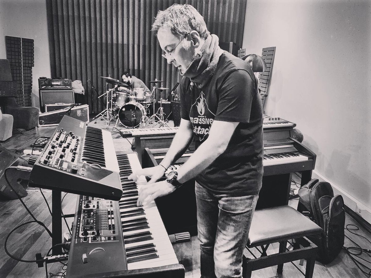 Yoğun bir prova sürecini dün gece tamamladık. Yarın albüm kaydı için Hollanda’ya gidiyoruz. Yaklaşık 50 yıl sonra yeniden Avrupa’da albüm yayınlayacağız. Kayıt sürecinde detayları paylaşacağız. Merak edenler takipte kalsın 😉