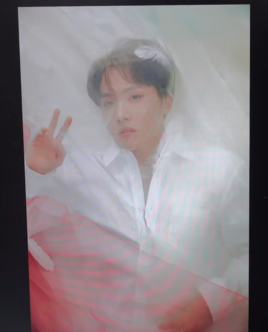 MariONs_mess's tweet photo. I wtedy wchodzi ON w biel i czerwień odziany... Czyżby to był Spoiler i BTS będą w PL?
Kuwa... jak ja się cieszę że będę mieć CAŁY SET!!
#FirstLookat7 #7COMEBACKSPECIAL #MAP_OF_THE_SOUL_7 https://t.co/WFGbWZueXA