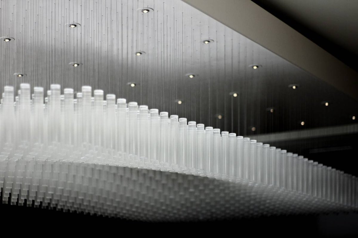 George_Singer's tweet photo. One of the two Void chandeliers, installed in a lake-side house on lake Geneva.
The design is inspired by melting snow and ice, the sparkling lake, and Mont Blanc.
#georgesinger #georgesingerlondon #chandelier #lighting #installation #artinstallation #luxury #geneva #madeinuk https://t.co/ve93BHljsM