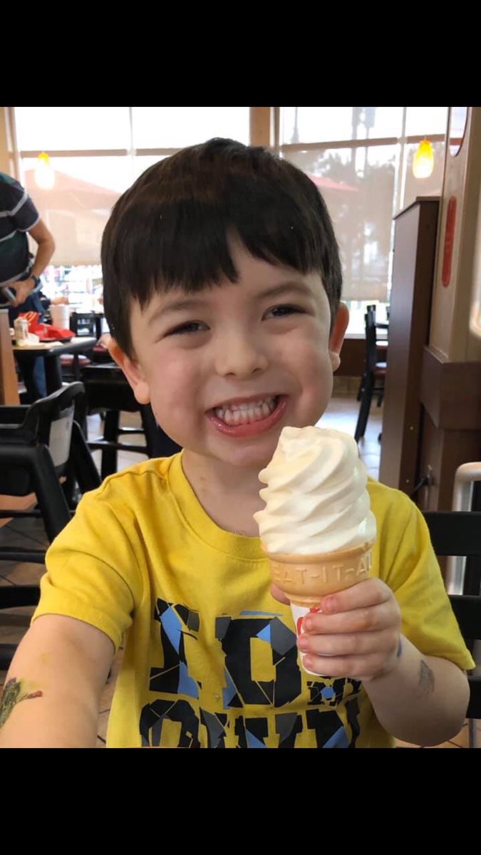 ChrisFootball55's tweet photo. Keep on fighting with cancer Julian. I know you got this. 2 months fighting that bitch, but I know you got this. You’re a strong 4 year old and you’re running around like it’s not there and I’m happy but sad. Keep on running kid. I love you ❤️ https://t.co/eukwpsfX2b