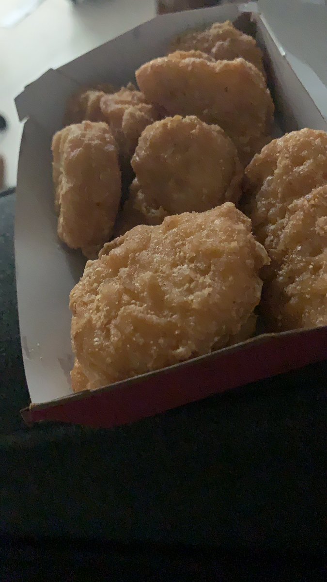 PRDivaRach's tweet photo. @McDonalds @McD_SouthFla I can’t believe this happened!! They forgot all my sauces for my nuggets. https://t.co/6UZiHHZAcr
